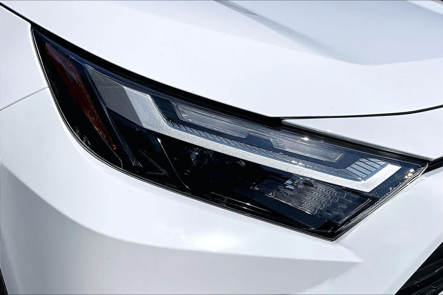 Used 2024 Ice Cap Toyota XLE image 28