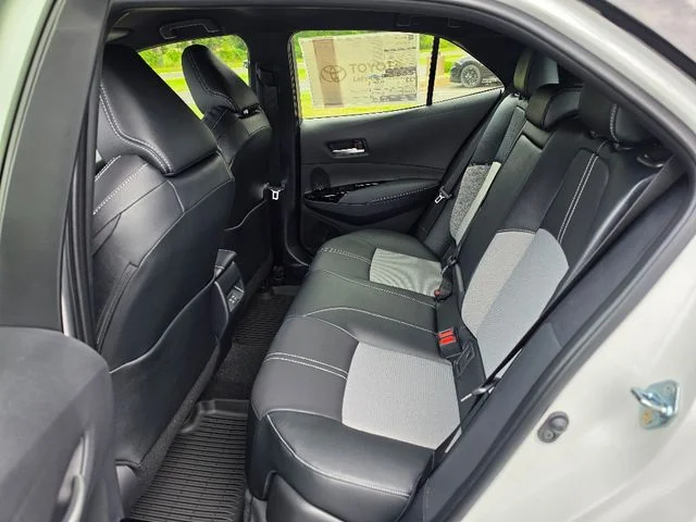 New 2026 Wind Chill Pearl with Midnight Black Metallic roof Toyota XSE image 7