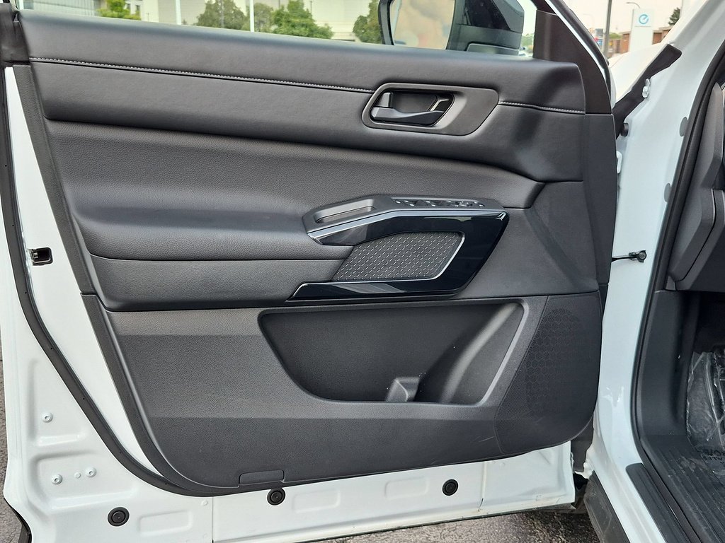 2026 Nissan Pathfinder SV - Photo 8