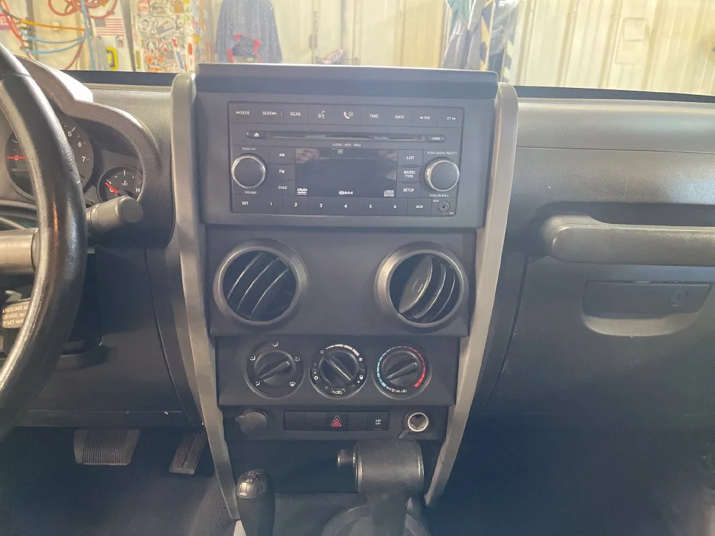 Used 2008 Black Jeep X image 19