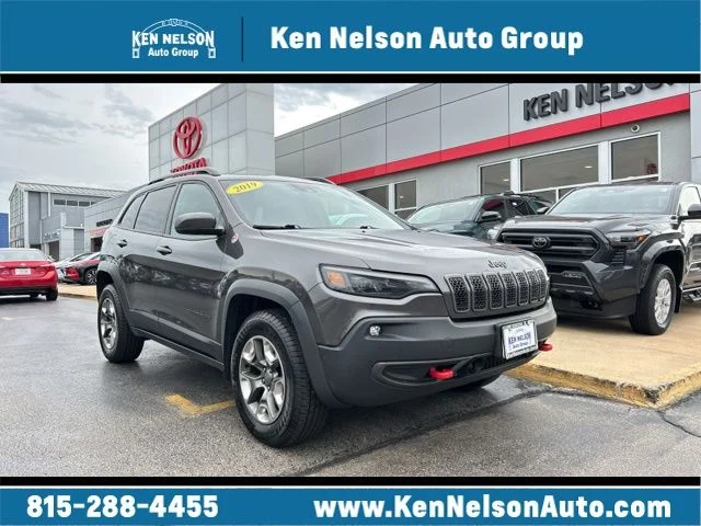Used 2019 Gray Jeep Trailhawk image 1