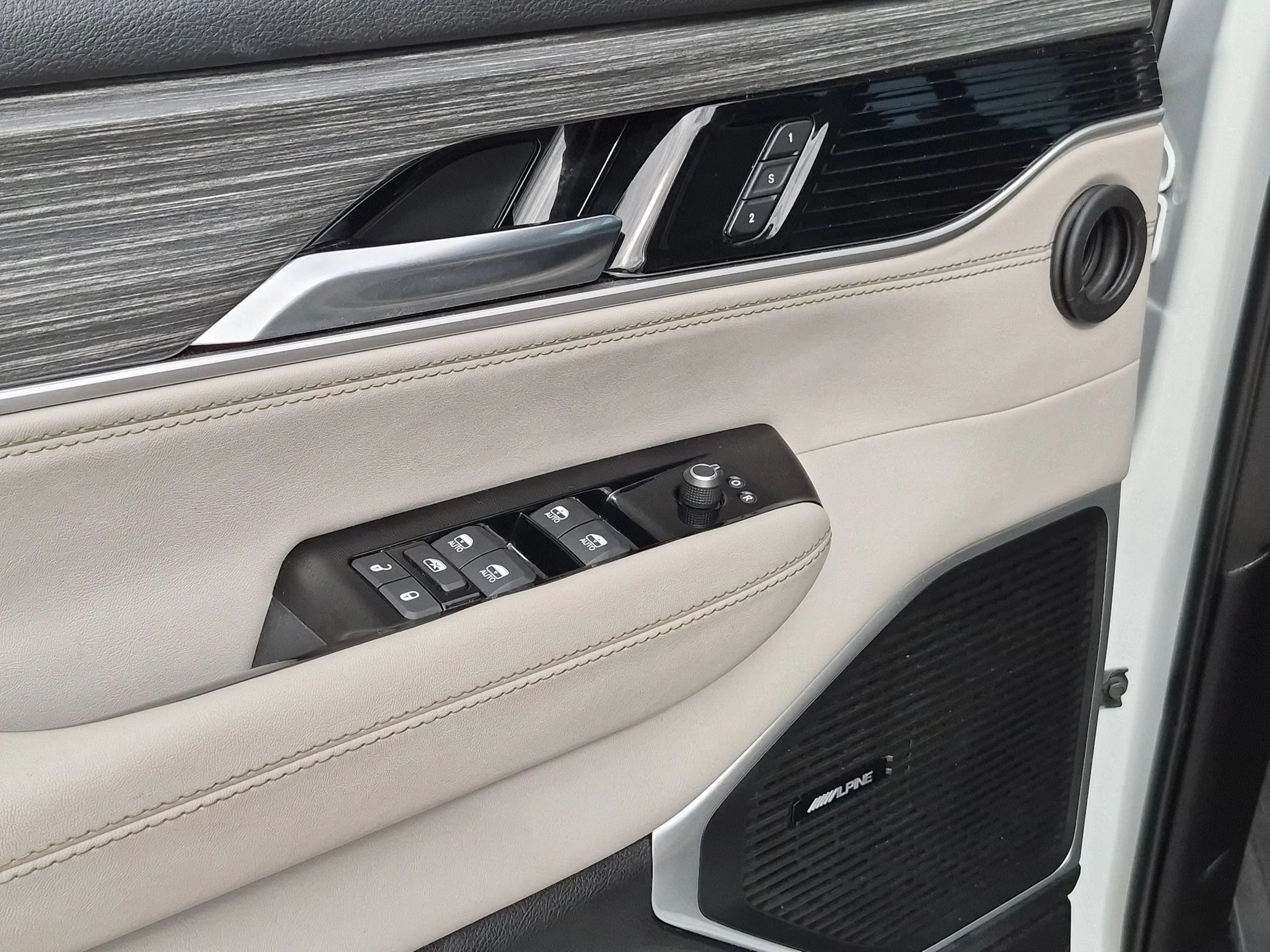 Used 2024 White Jeep Series II image 12