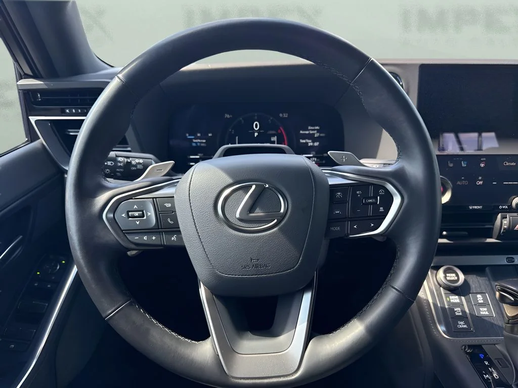 Used 2024  Lexus 550 Overtrail+ image 15