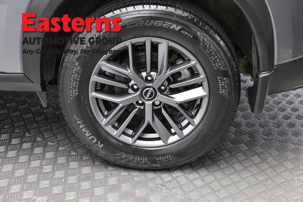 Used 2023 Gray Nissan S image 8