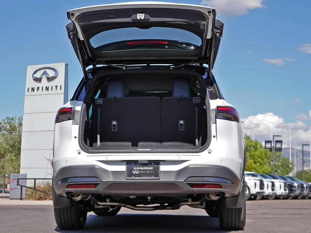 New 2027 2T RAD WHT INFINITI Sport AWD image 12