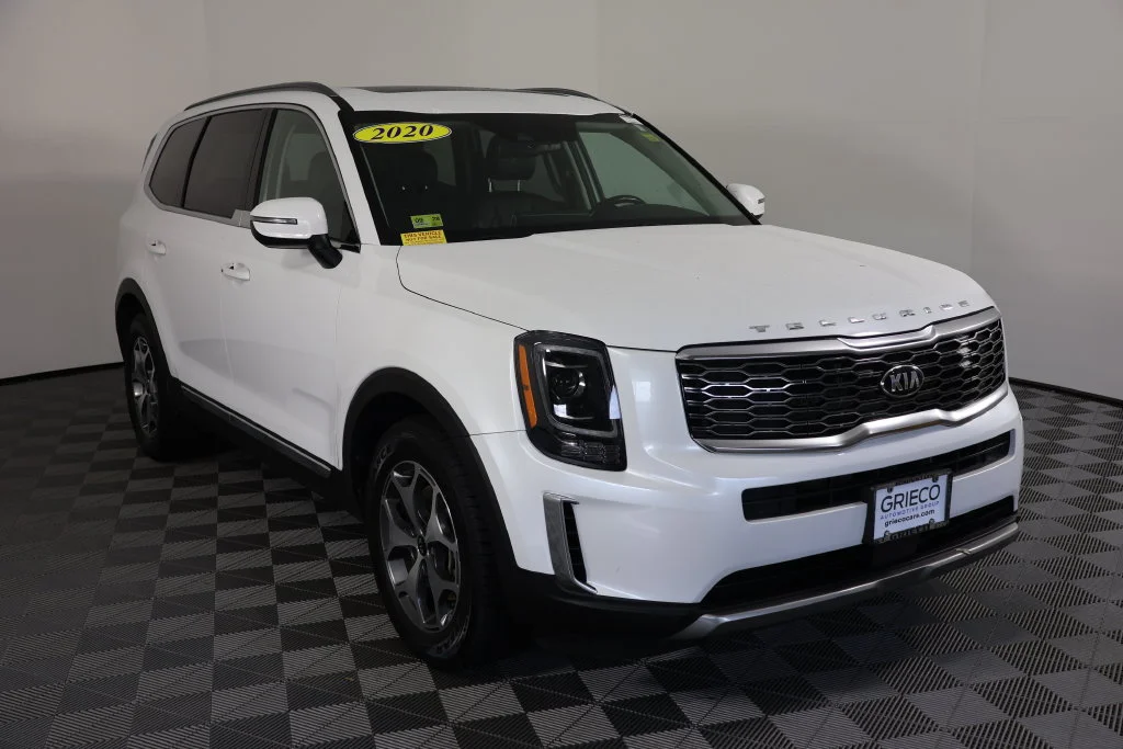 Used 2020 Snow White Pearl Kia EX image 1