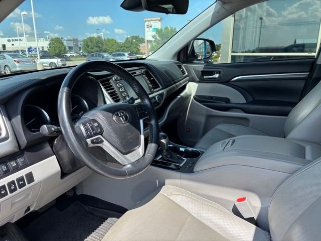 Used 2018 Predawn Gray Mica Toyota Limited Platinum image 9