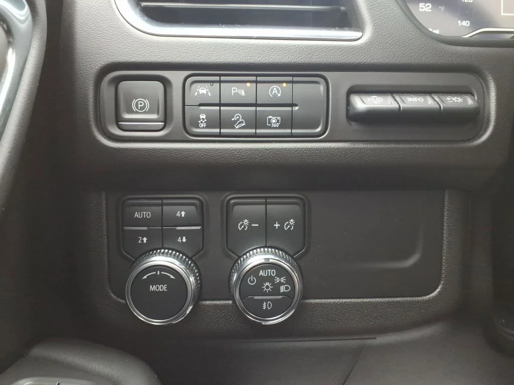 Used 2023 White GMC AT4 image 30