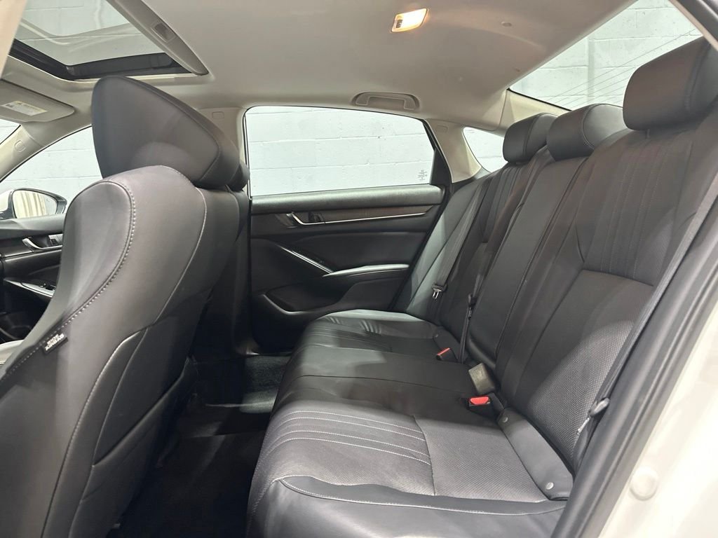 Used 2018 Platinum White Pearl Honda Touring image 14