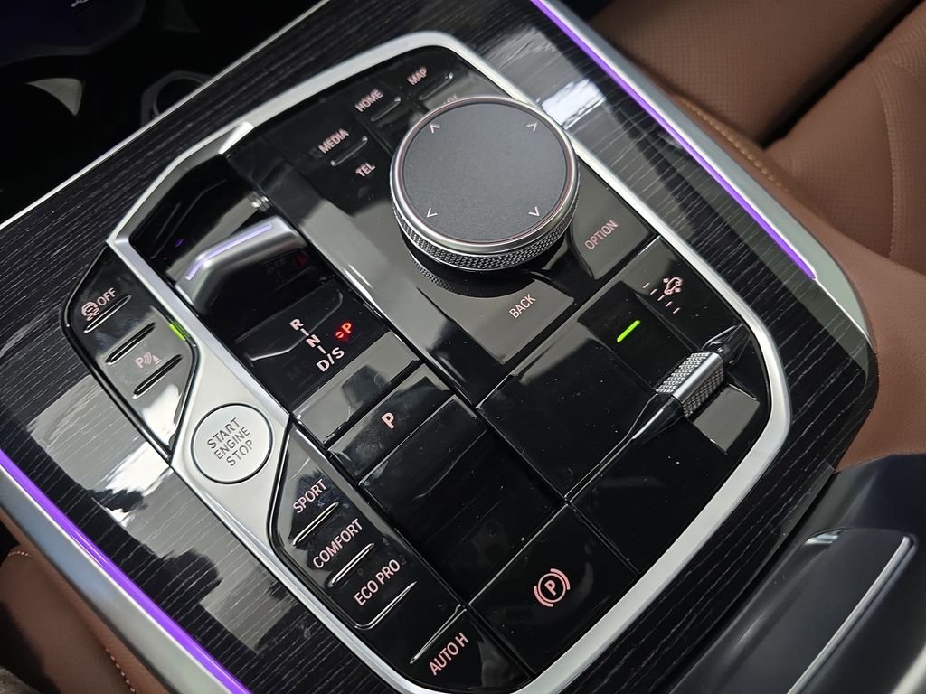New 2026 Alpine White BMW sDrive40i image 17