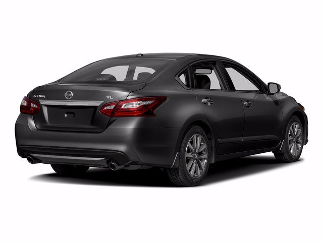Used 2017 Brilliant Silver Nissan 2.5 SL image 5