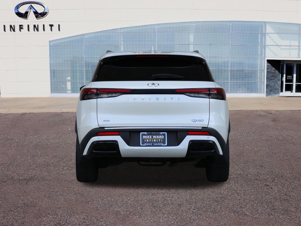 Used 2023 White INFINITI LUXE image 37