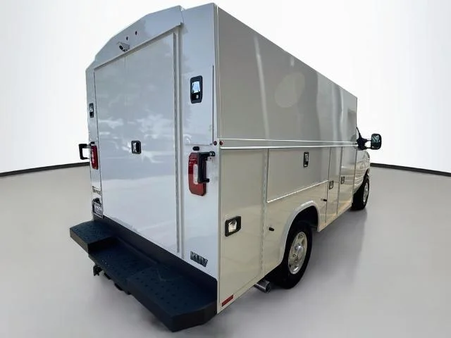 New 2027 Oxford White Ford E-350 SRW image 34