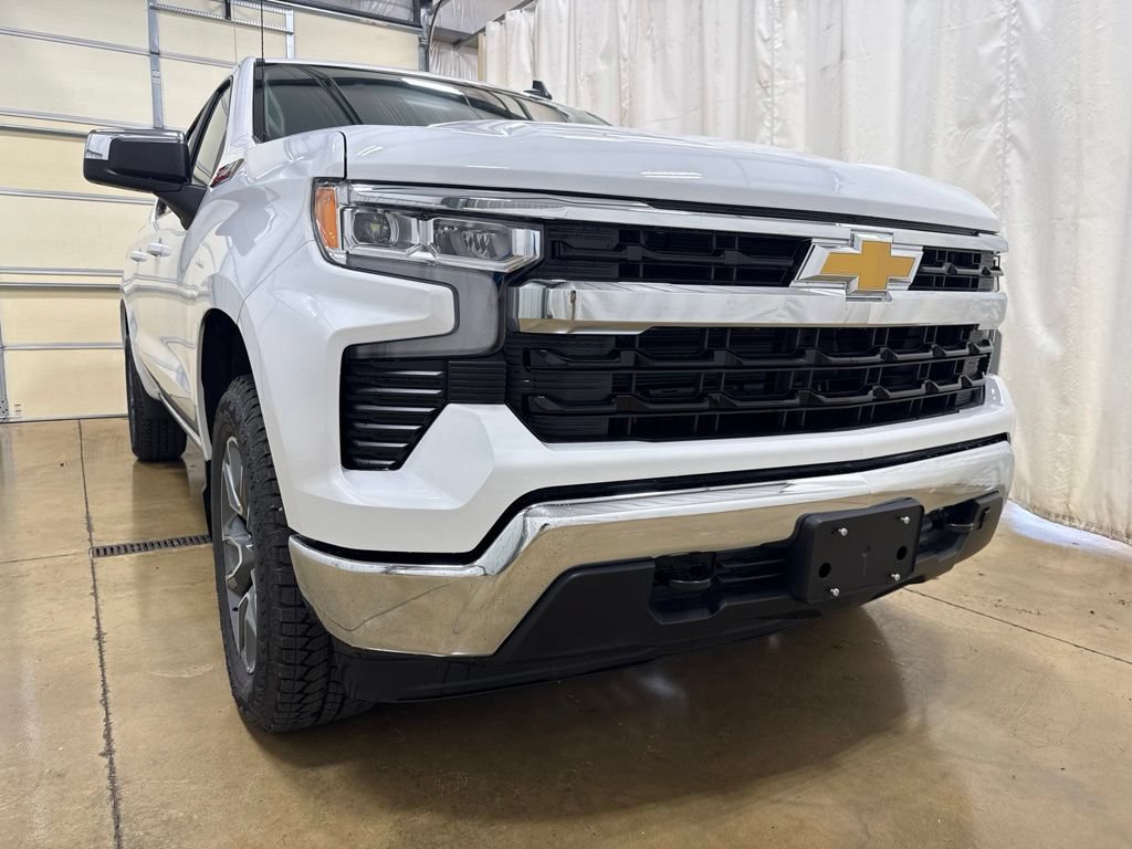 New 2026 Summit White Chevrolet LT image 4