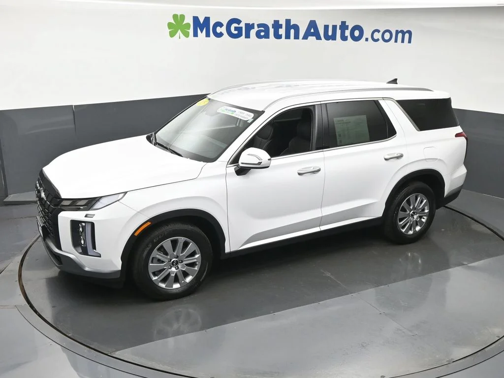 Used 2025 White Hyundai SEL image 22