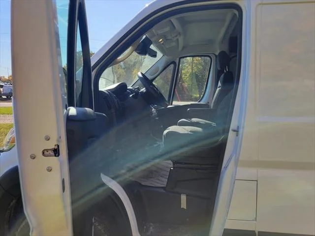 New 2025 Bright White Clear-Coat Exterior Paint RAM Tradesman image 9