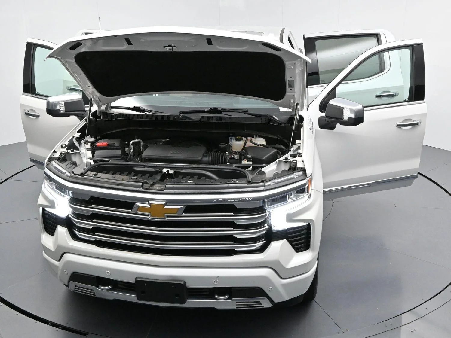 Used 2024 Iridescent Pearl Tricoat Chevrolet High Country image 45