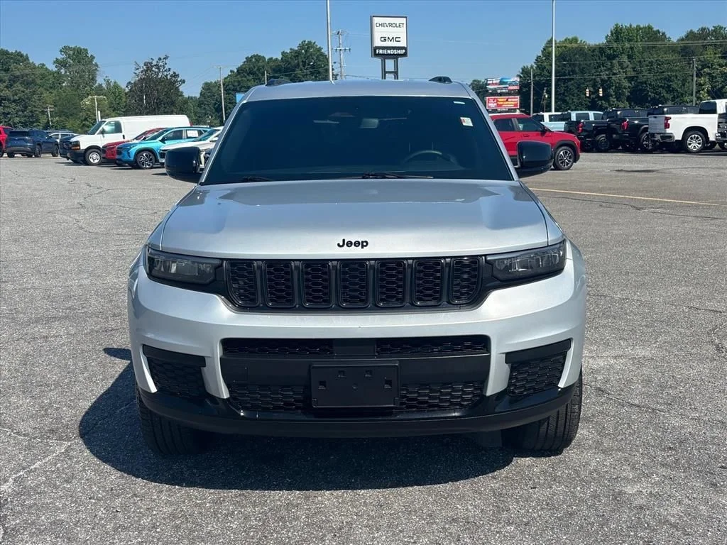 Used 2024 Silver Jeep Altitude image 22