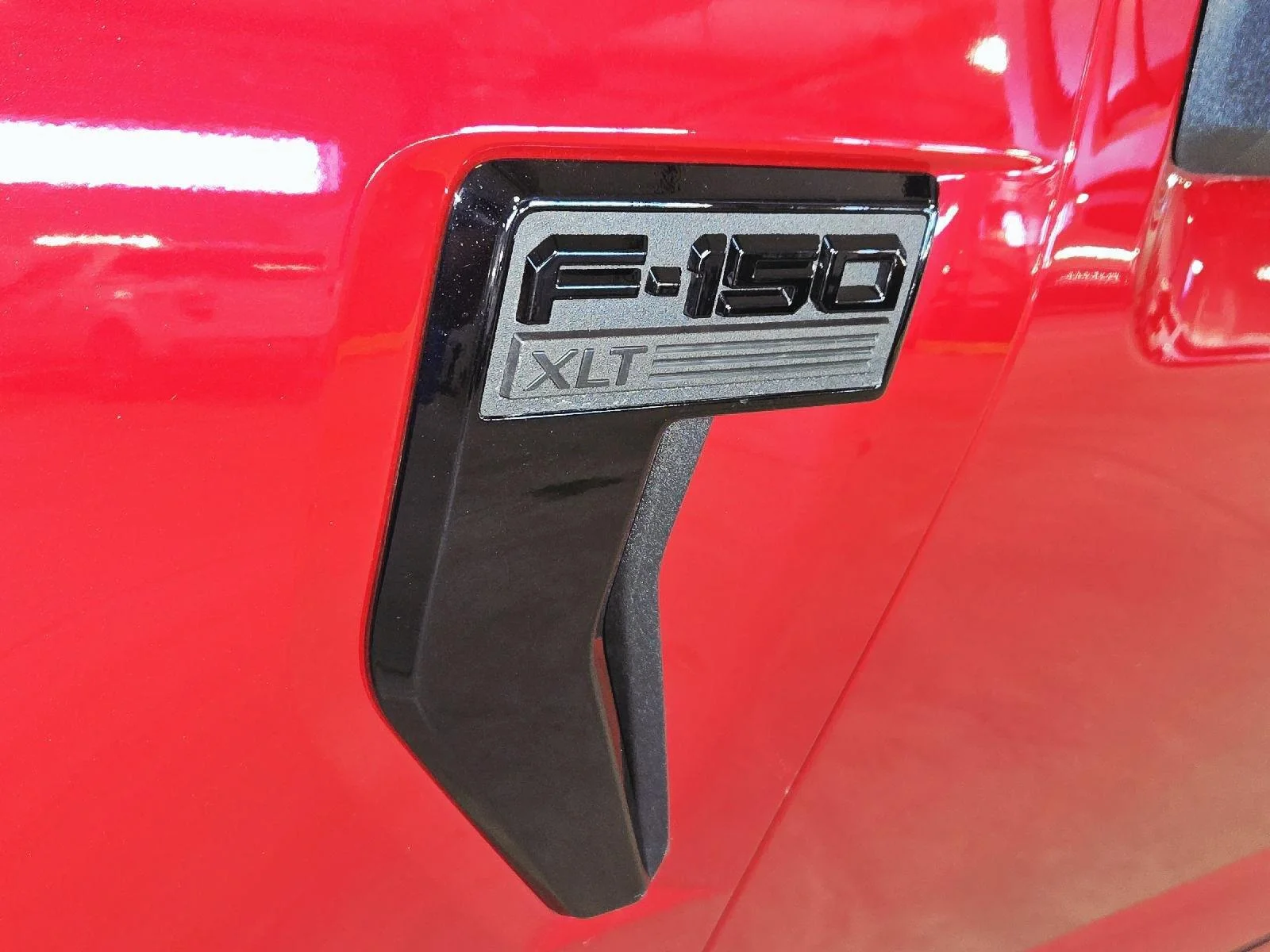 Used 2024 Rapid Red Metallic Tinted Clearcoat Ford XLT image 29