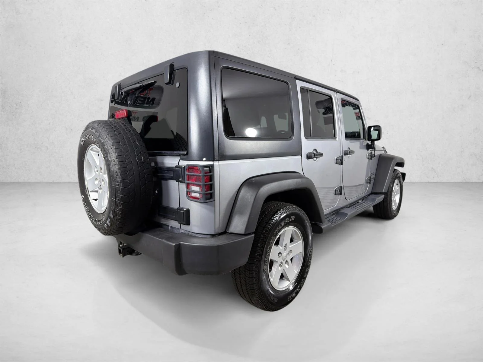 Used 2017 Red Jeep Sport image 3
