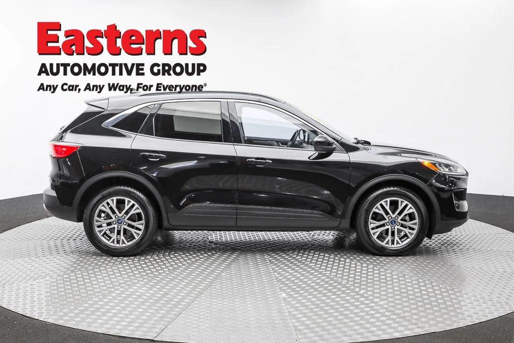 Used 2021 Black Ford SEL image 4