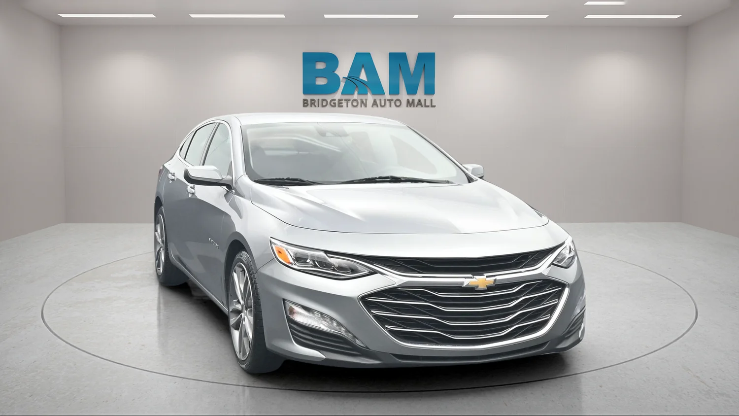 Used 2024 Gray Chevrolet LT image 3