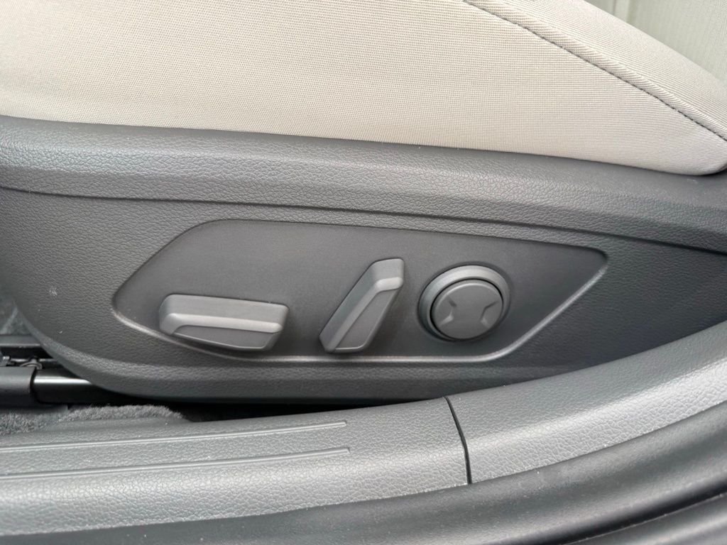 Used 2024 Silver Hyundai SEL image 34