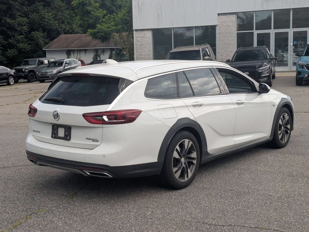 Used 2018 Buick Regal TourX Essence with VIN W04GV8SX3J1124052 for sale in Thomaston, CT