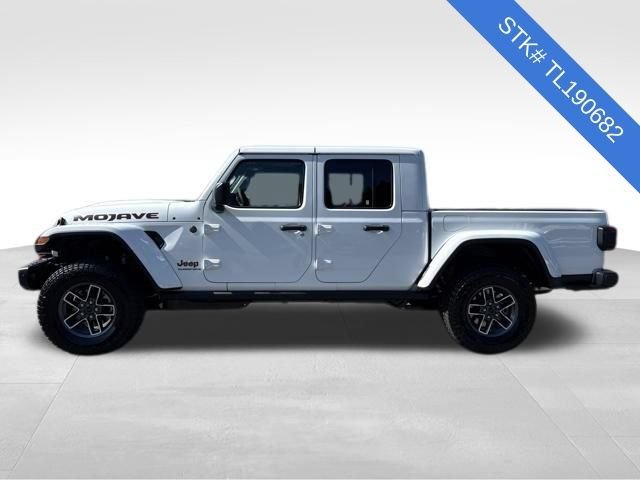 New 2026 Bright White Clear-Coat Exterior Paint Jeep Mojave X image 4