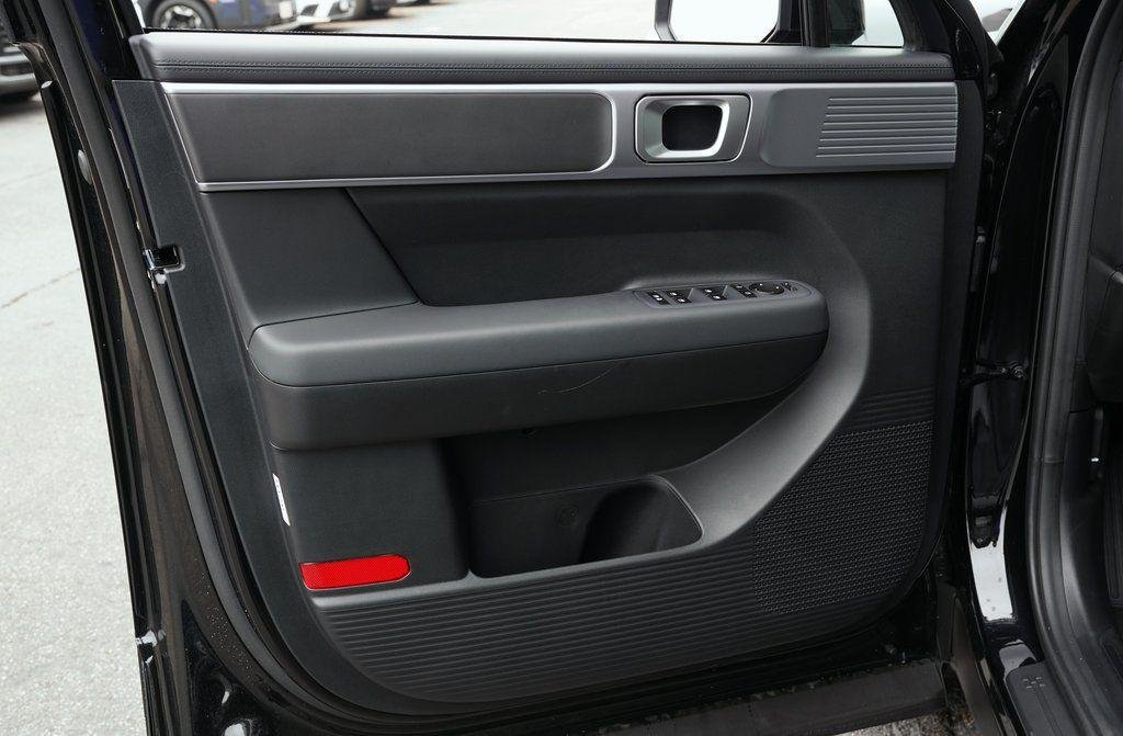 New 2026 Phantom Black Hyundai SE image 9
