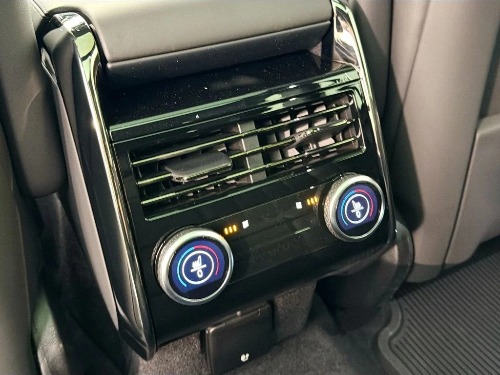 New 2026 Fuji White Land Rover Dynamic SE image 27