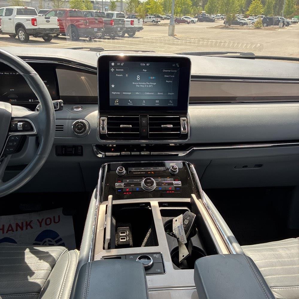 Used 2019 White Platinum Tri-Coat Lincoln Black Label image 4