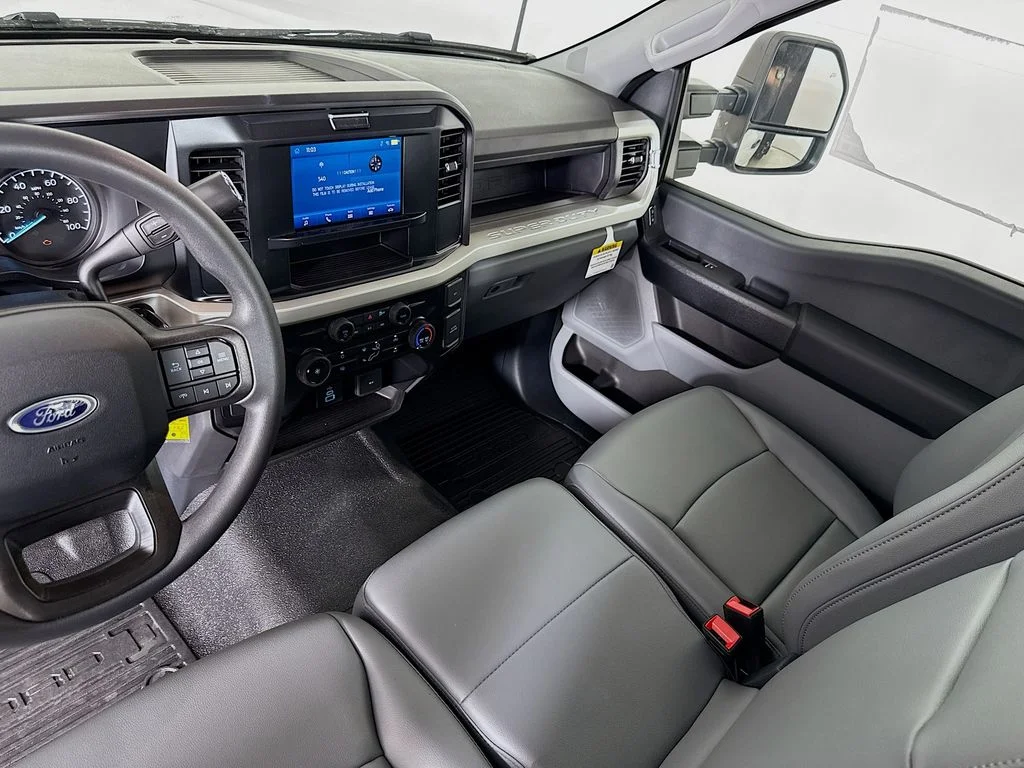 New 2025 Oxford White Ford F-450® XL image 21