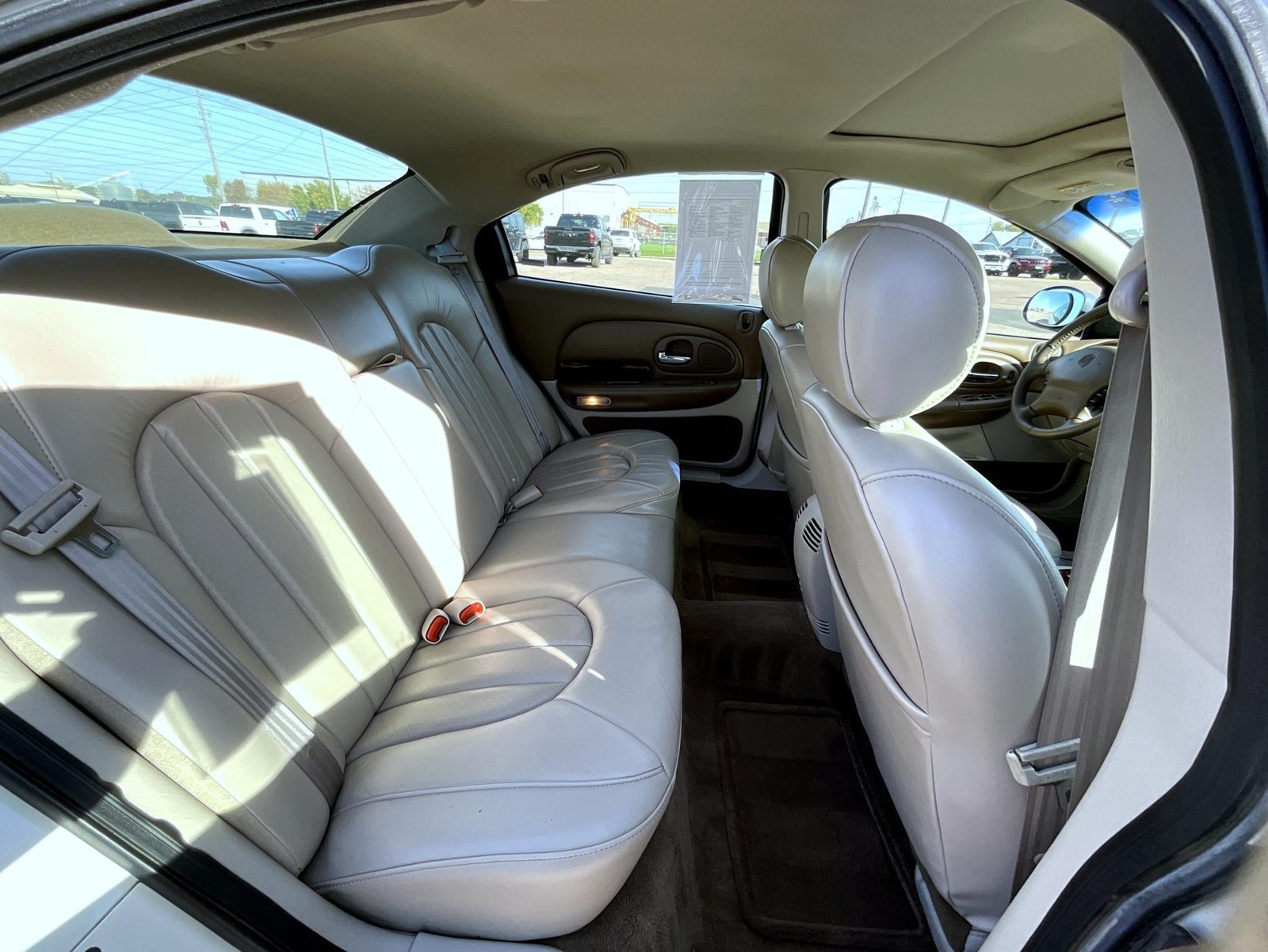 Used 1999 White Chrysler Base image 19