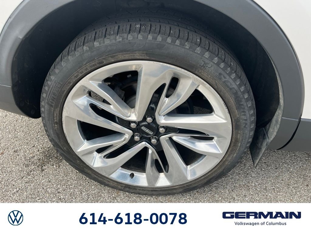 Used 2018 White Lincoln Reserve image 16