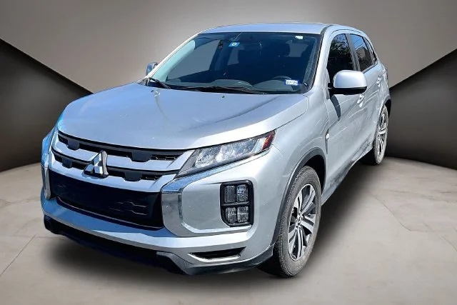 Used 2023 Silver Mitsubishi  image 1