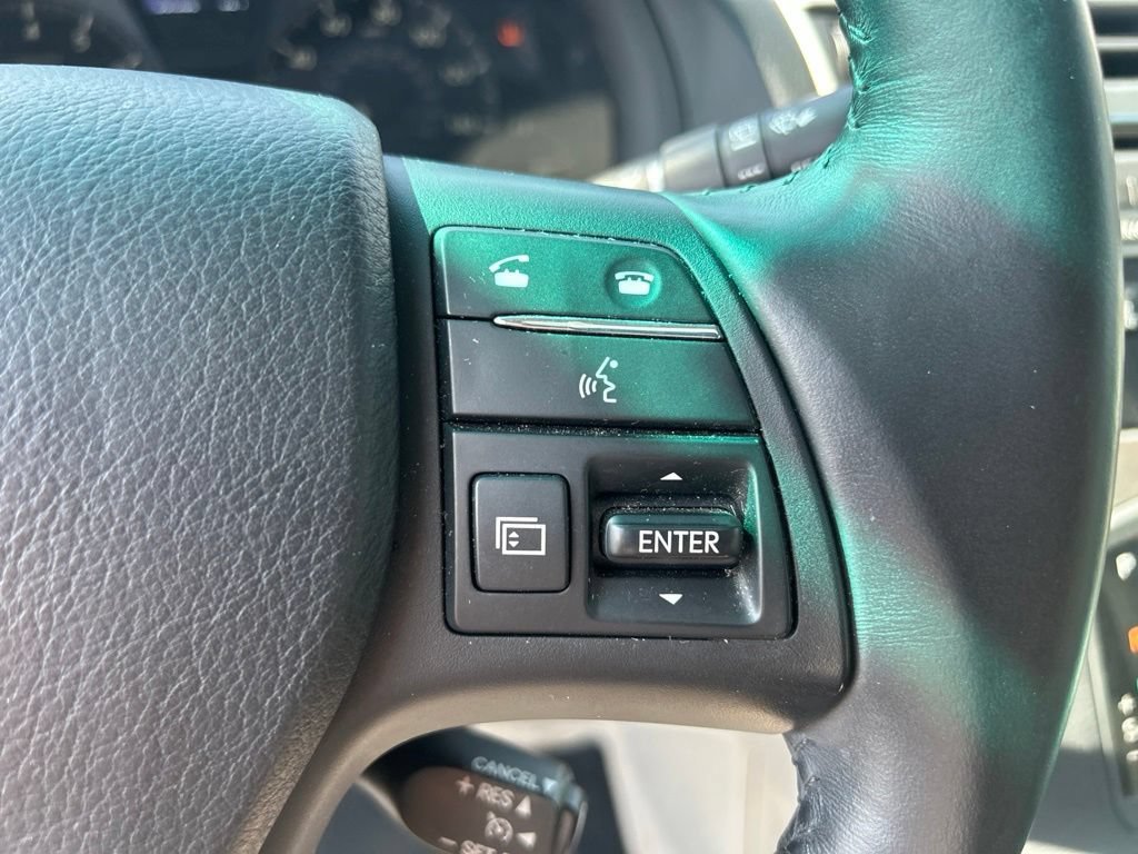 Used 2011 White Lexus  image 22