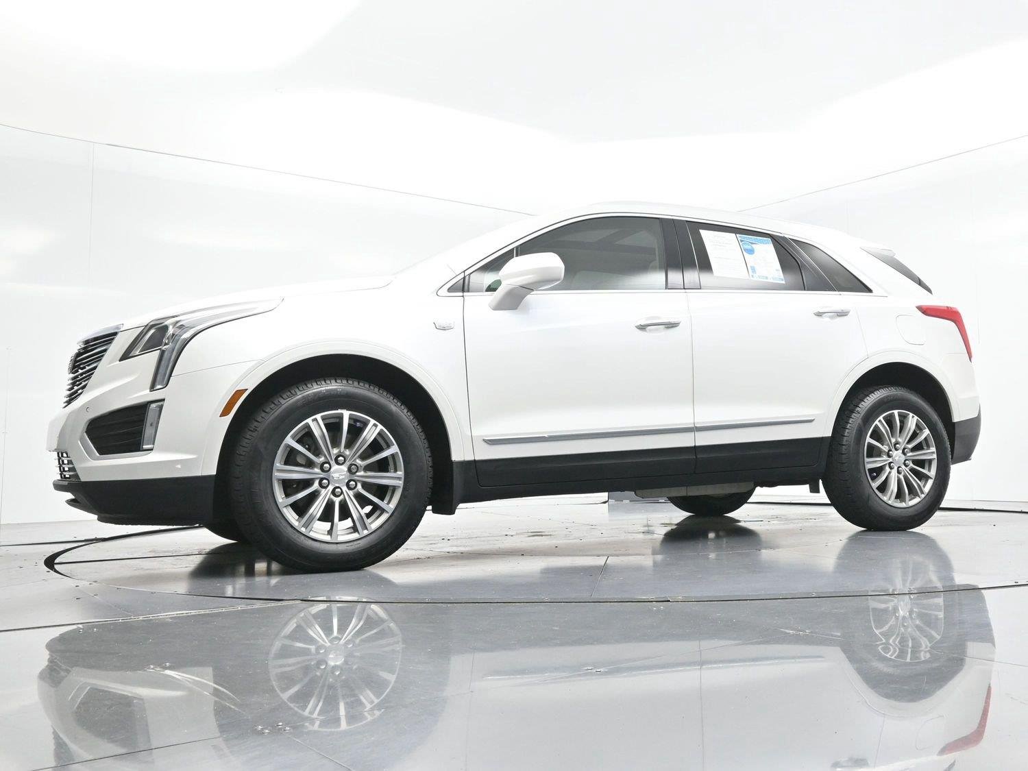 Used 2017 CRYSTAL WHITE TRICOAT Cadillac Luxury FWD image 53