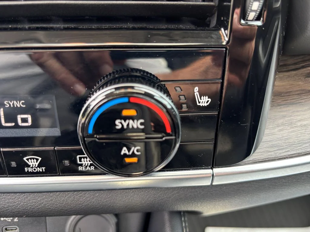 Used 2025 Gold Nissan Platinum image 27