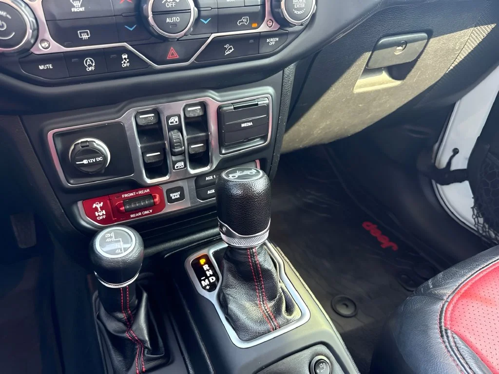 Used 2018 White Jeep Unlimited Rubicon image 13