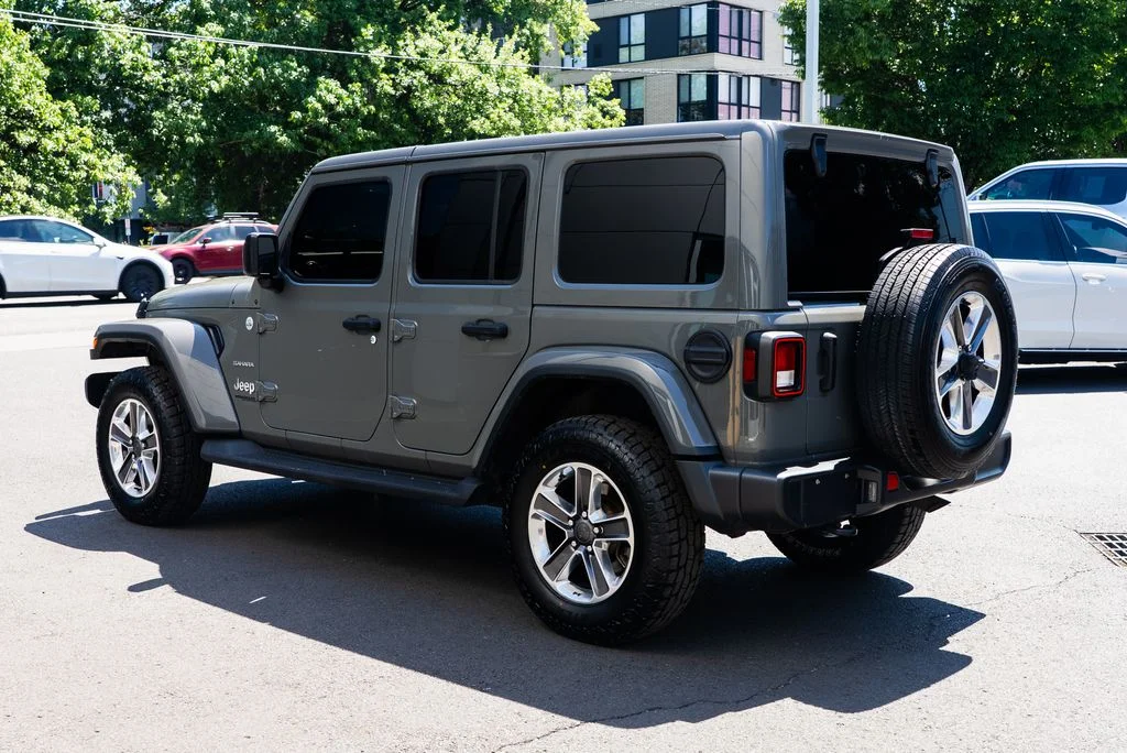 Used 2021 Gray Jeep Unlimited Sahara image 4