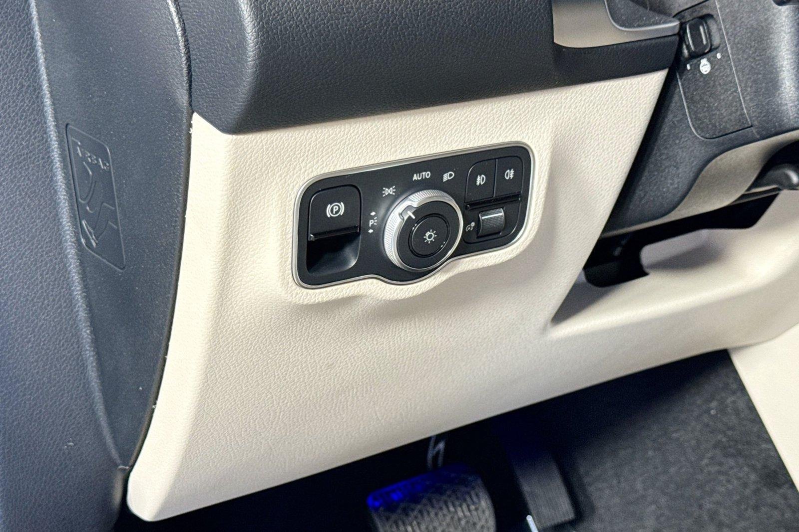 New 2026 Polar White Mercedes-Benz GLB 250 image 10