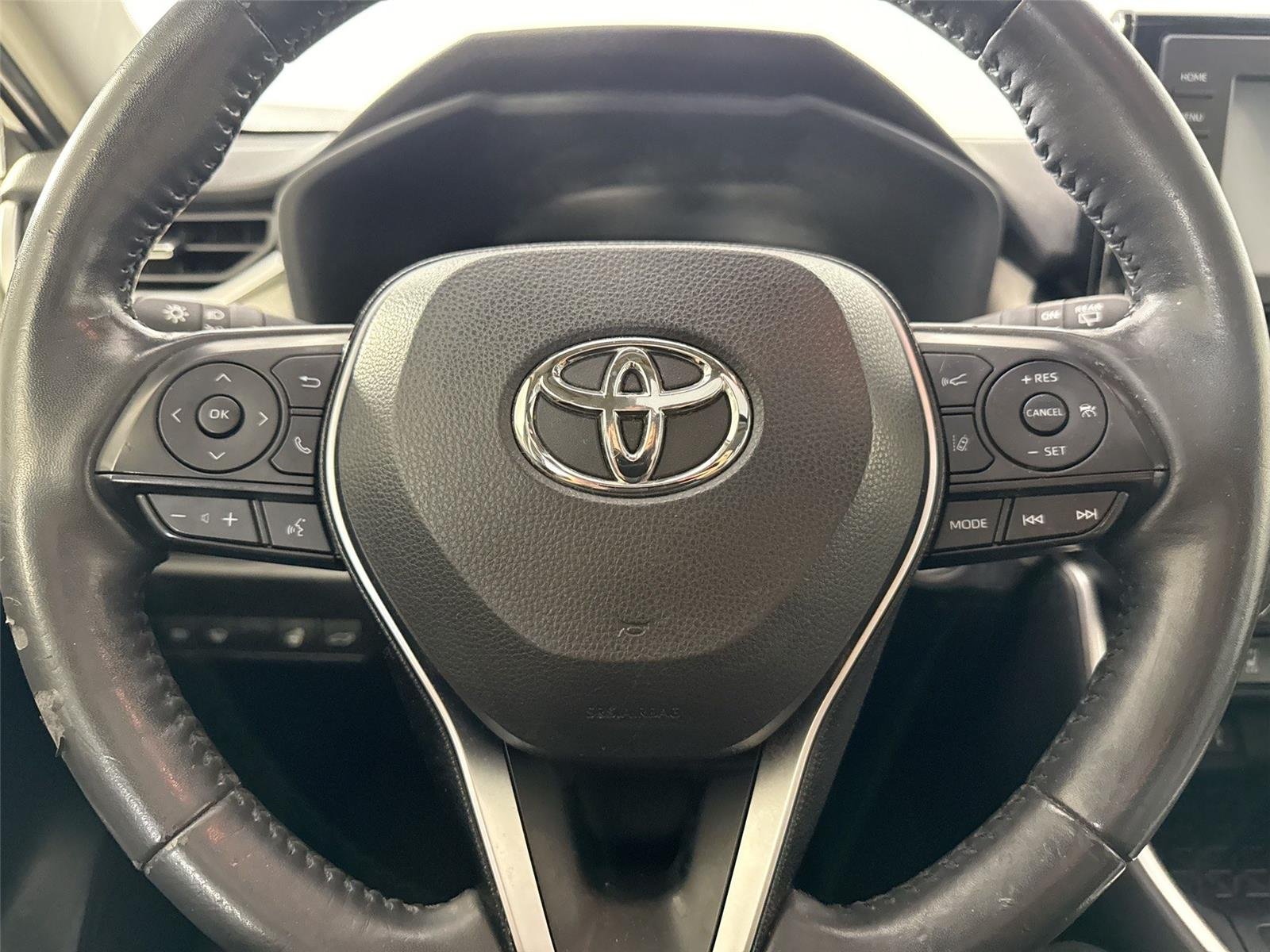 Used 2020 Magnetic Gray Metallic Toyota XLE Premium image 16