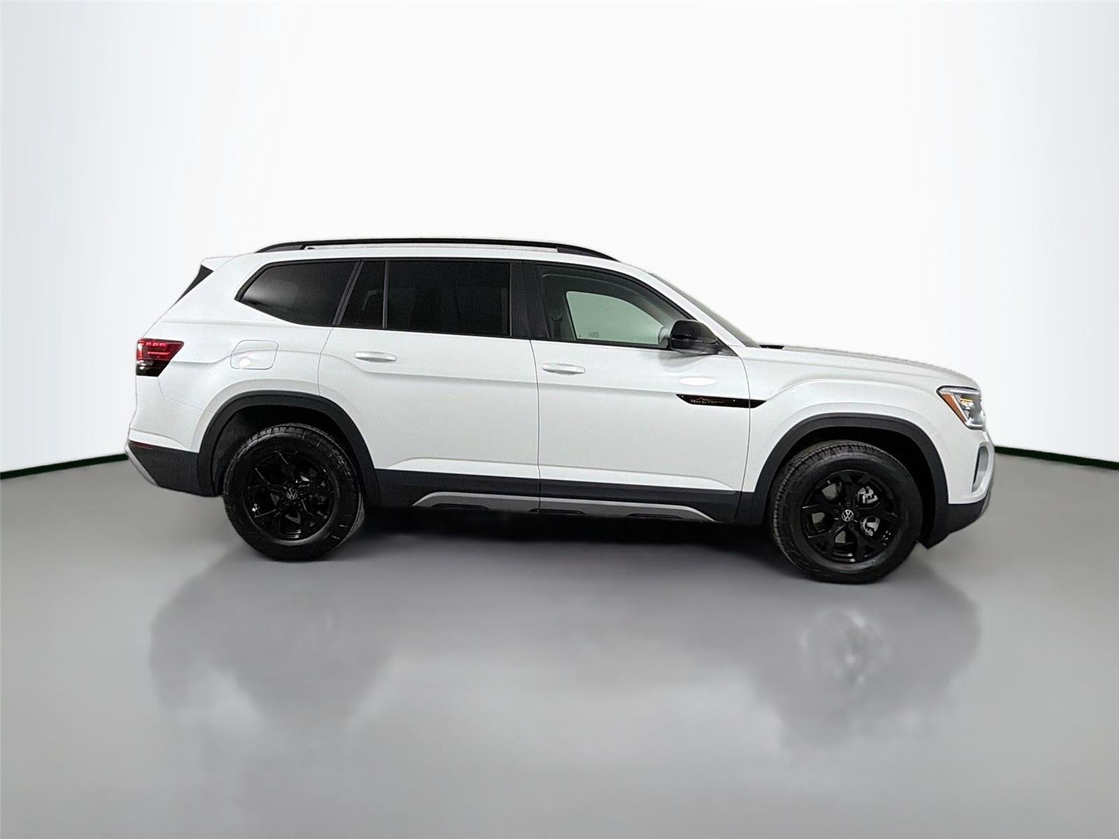 New 2026 Opal White Pearl Volkswagen 2.0T Peak Edition image 4