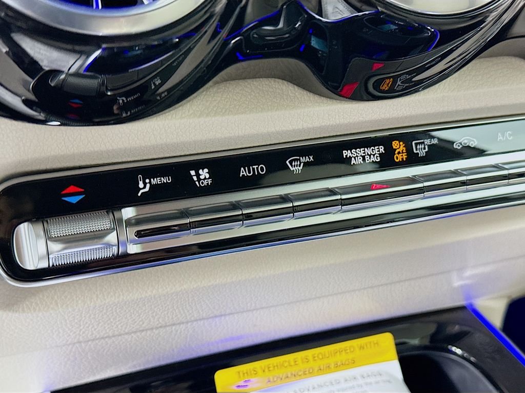 Used 2025 White Mercedes-Benz GLB 250 image 16