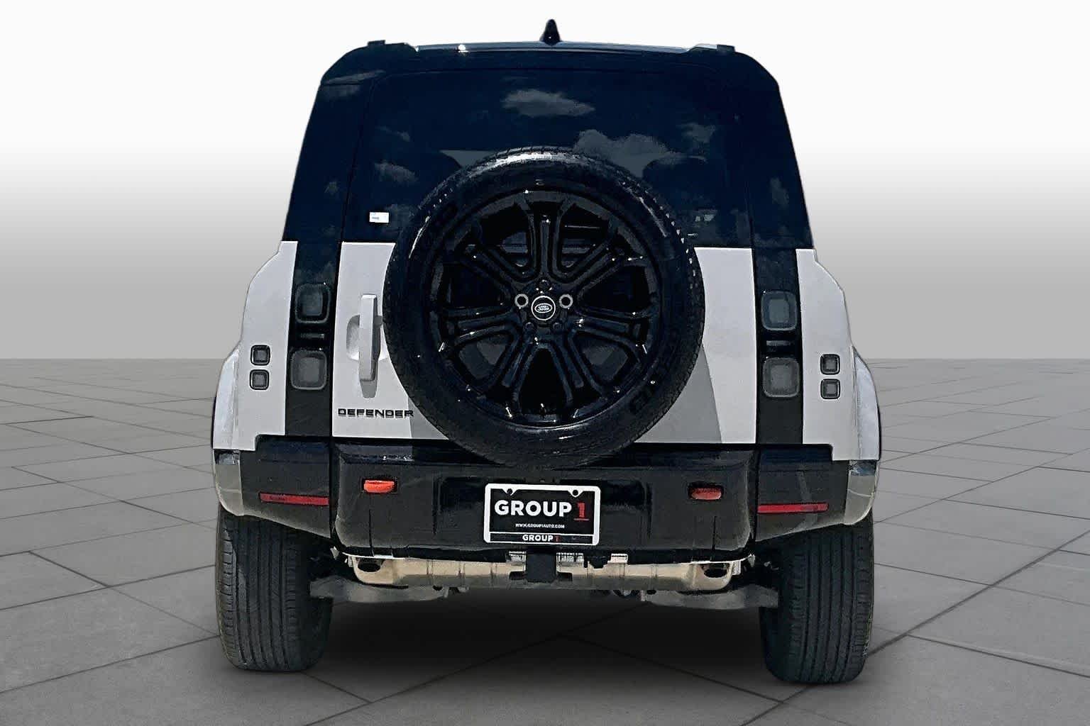 Used 2026 Borasco Grey Metallic Land Rover X image 4
