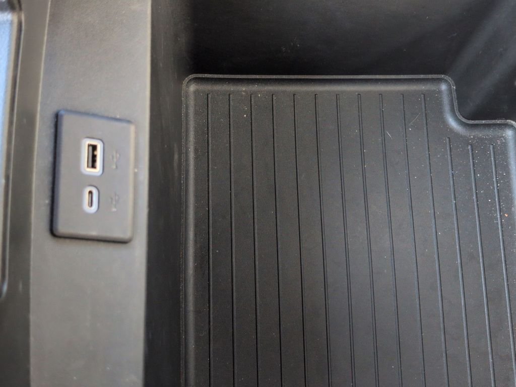 Used 2022 Gray Chevrolet Z71 image 34