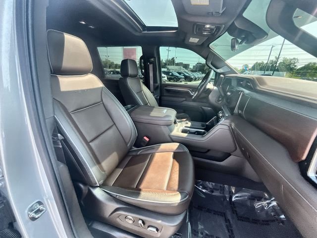 Used 2024 White GMC Denali image 24