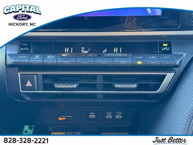 Used 2025  Toyota SE image 1