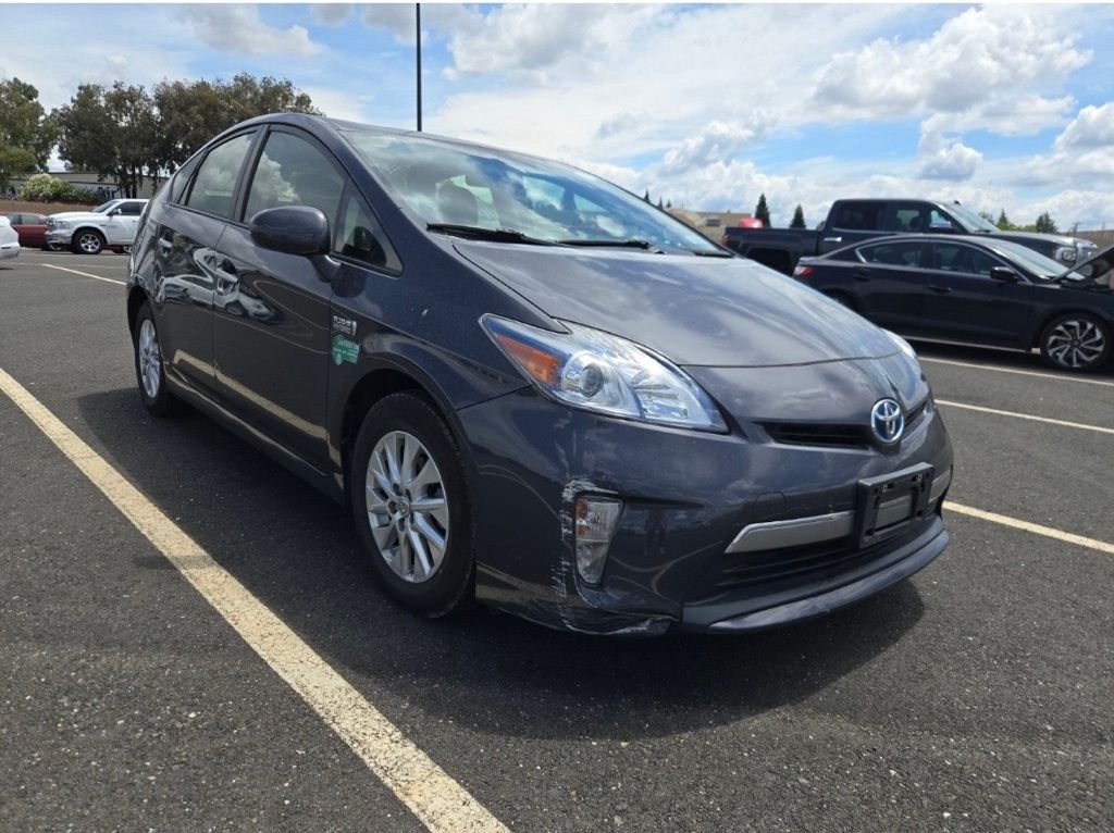 Used 2015 Winter Gray Metallic Toyota Base image 2
